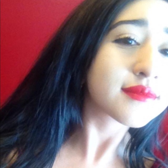 Meet your Posher, Graciela - Picture 1 of 2